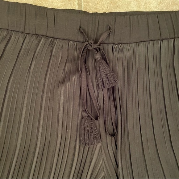 Zara High waisted pleated shorts Large - Picture 5 of 6